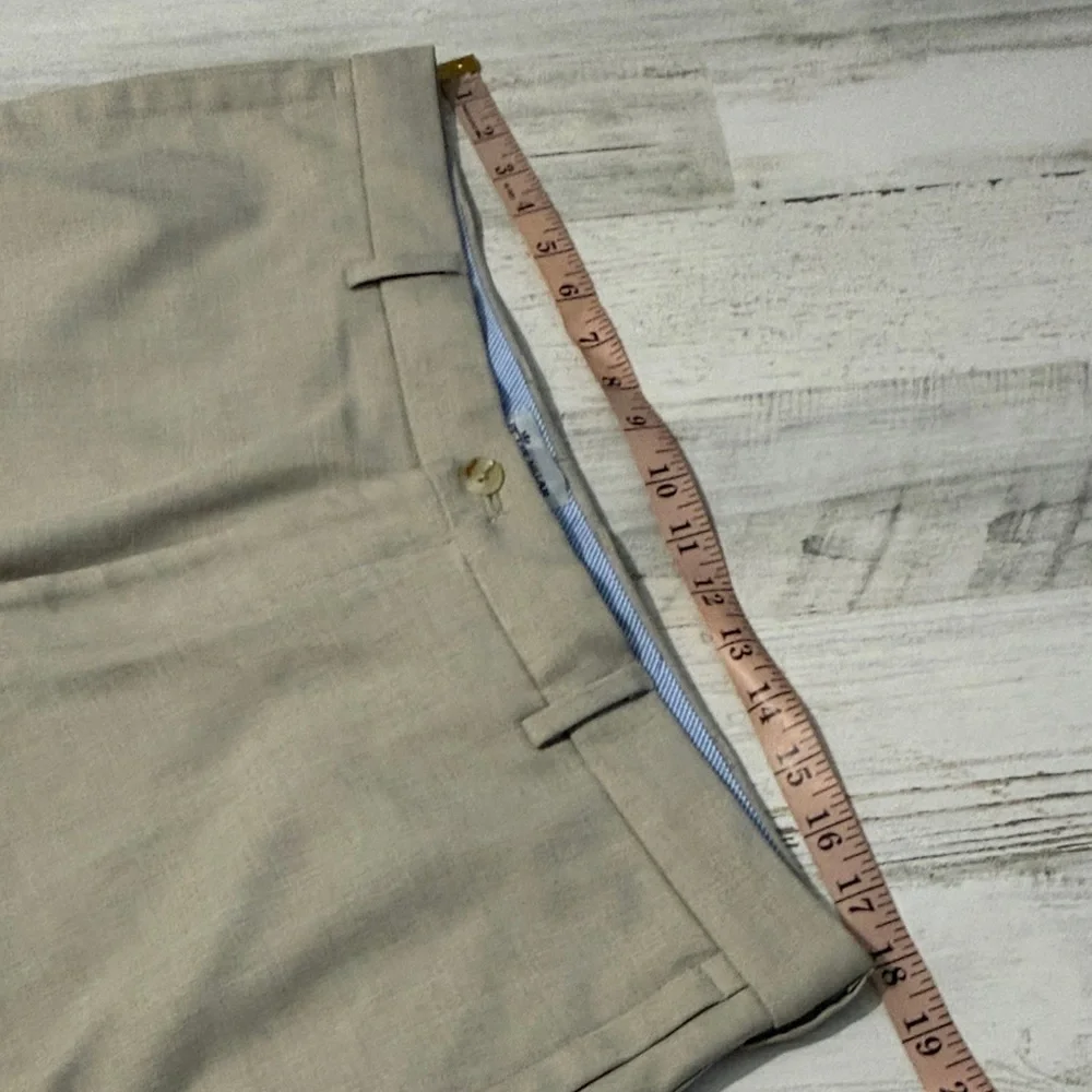 Peter Millar Beige Flat Front Shorts Size 36